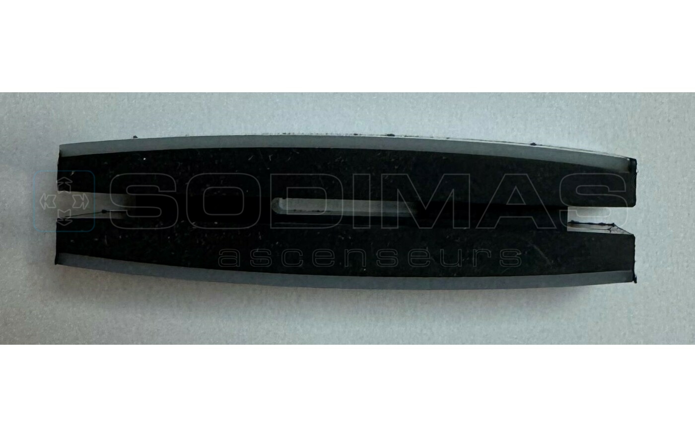 Patin plastique 13,5*50 mm avec gorge- remplace patin feutre -porte cabine/palière